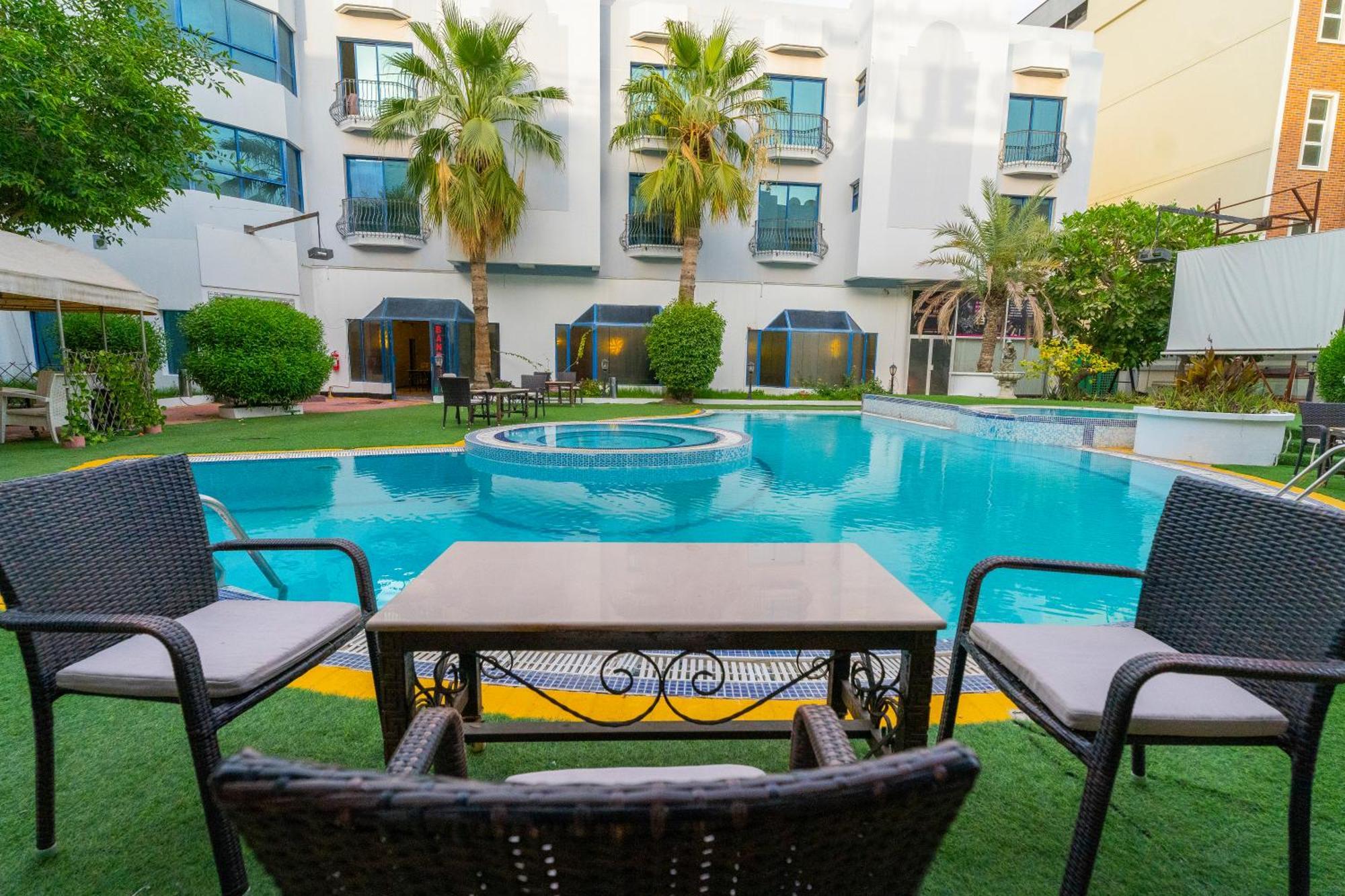 Majestic Hotel Manama Exterior photo