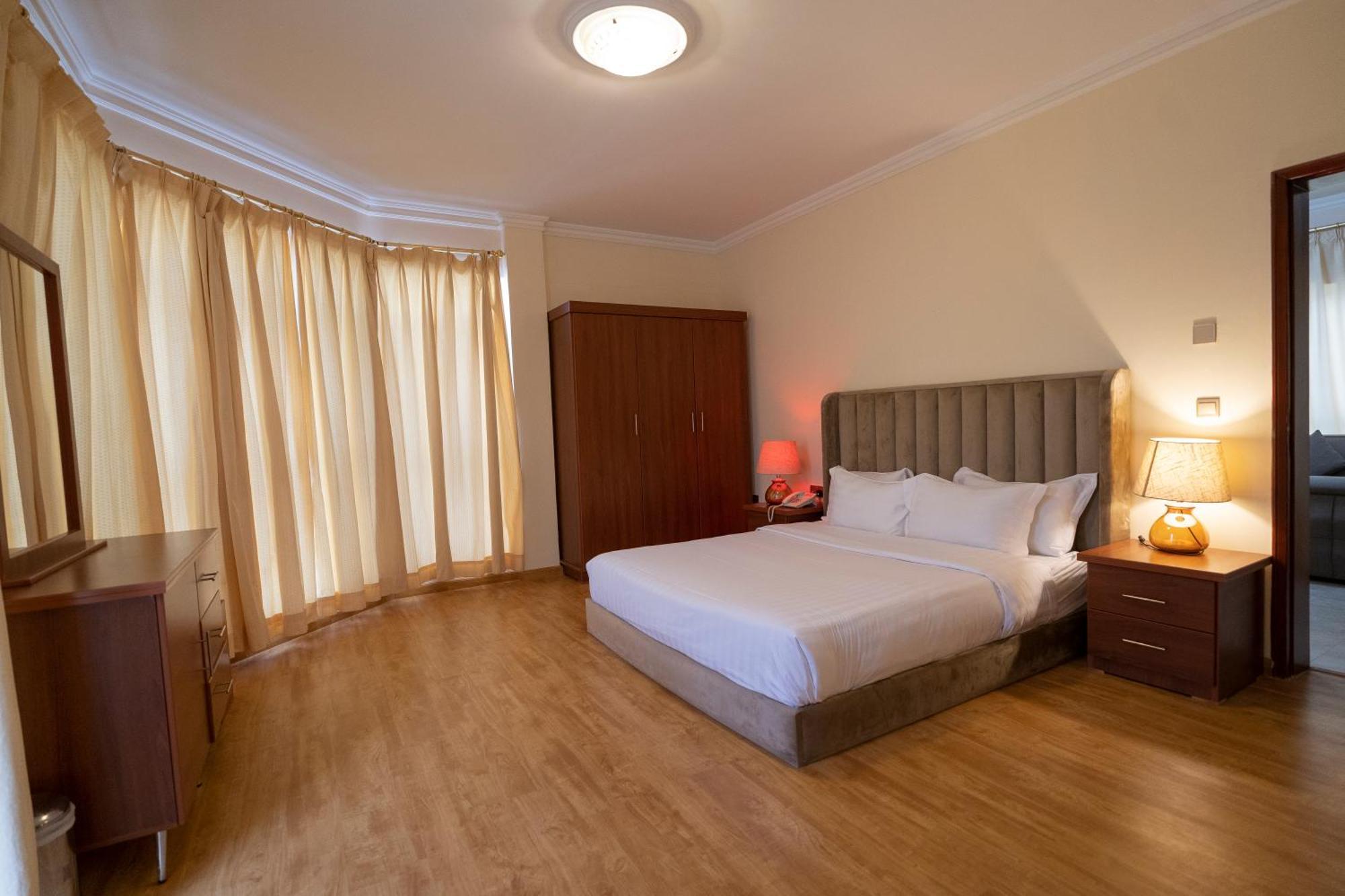 Majestic Hotel Manama Exterior photo