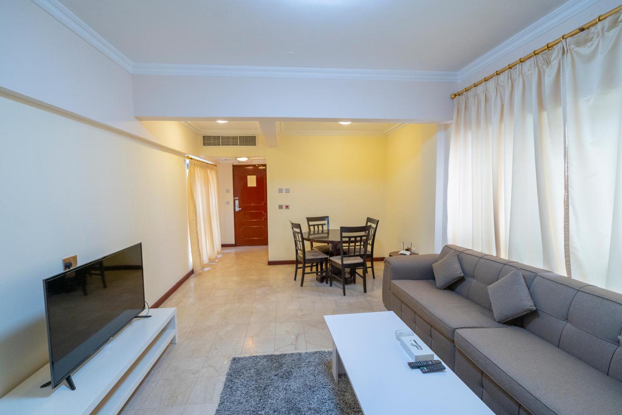 Majestic Hotel Manama Exterior photo